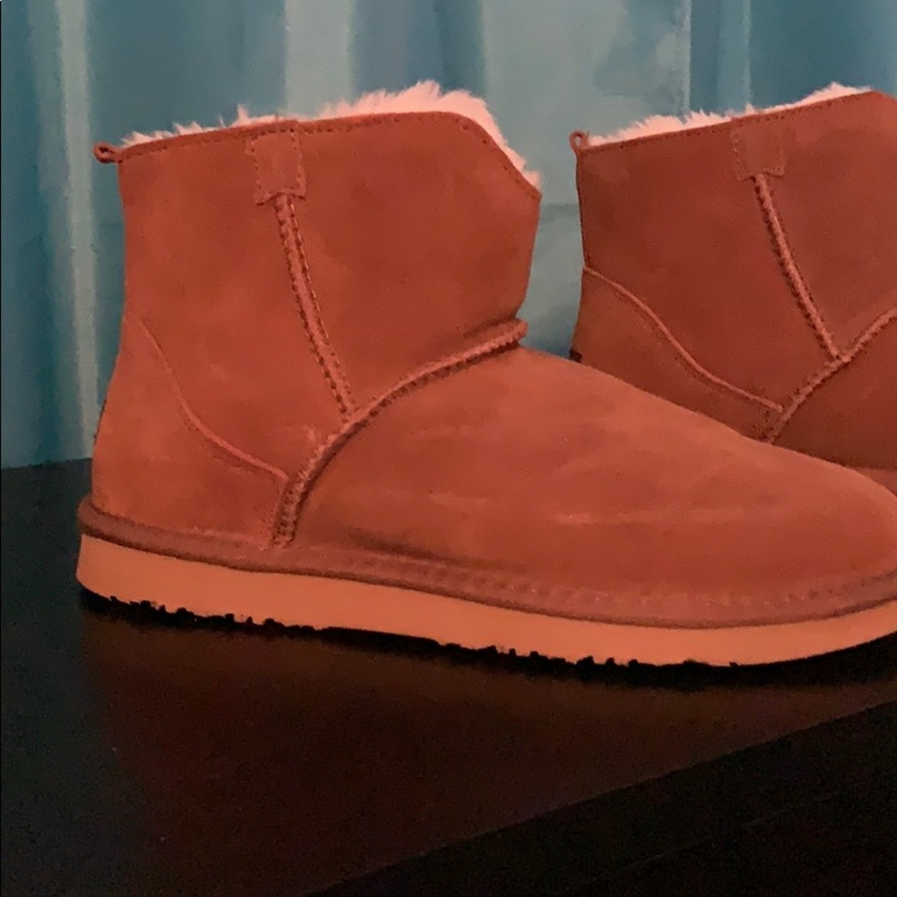 Women’s Lamo boots